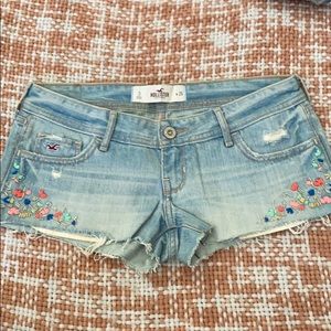Never worn Hollister shorts 💕